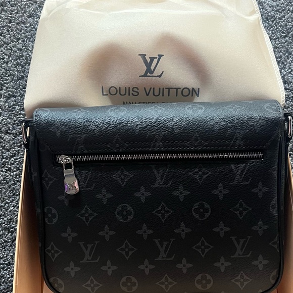 Louis Vuitton Black Men’s Messenger Bag - Picture 1 of 5